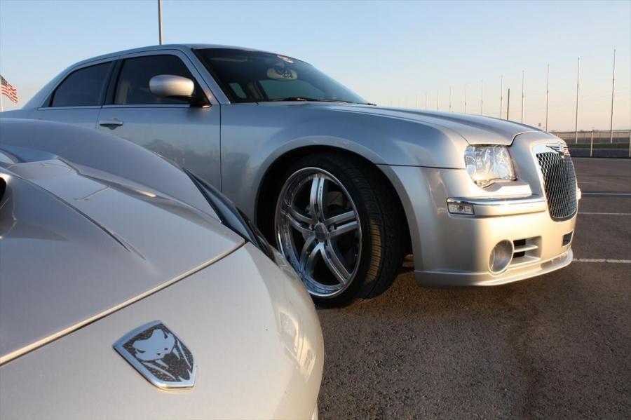  Chrysler 300C V10 2010 года  (фото 16 из 18)